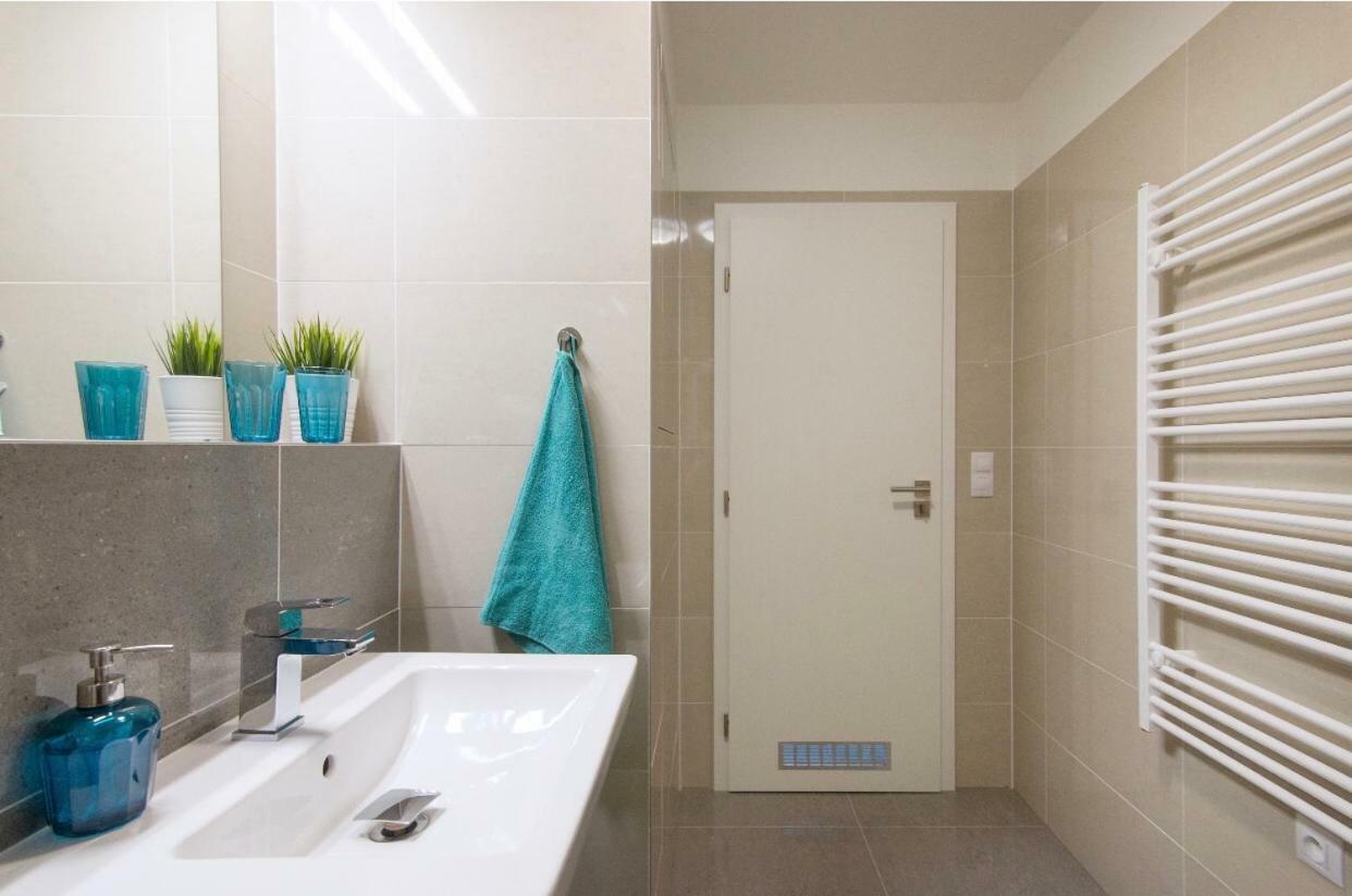 Free Parking In Garage Karolina Plazza, New Cosy With Need Apartament *